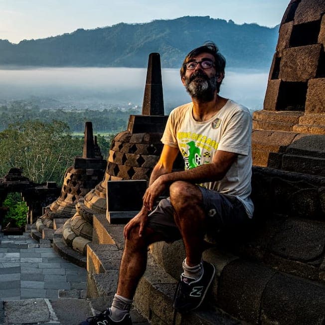 Jupe, asesor de Viajes Vidaia, en Borobudur, Isla de Java en Indonesia
